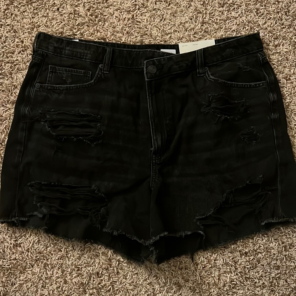 American Eagle - Black - Mom Short - Size 18 - never worn! - still has tags